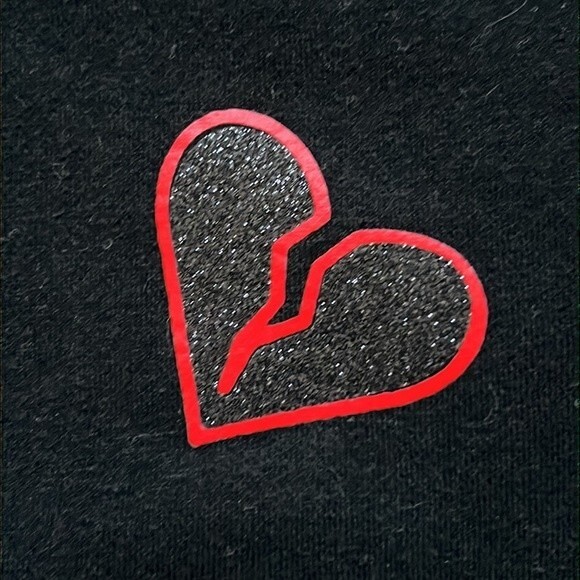 Flirt FU Middle Finger Heartbroken Hoodie Sweatshirt size Small Black Red Heart - Picture 4 of 15